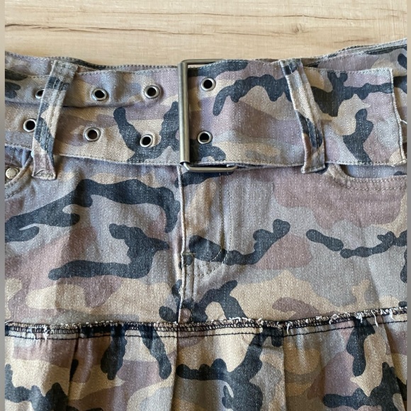 Vintage Y2K Skirt Hydraulic Camo Mini Skirt, Size 9/10 – theme party army girl - Picture 7 of 15